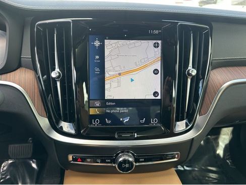 Used 2019 Volvo S60 T8 Inscription image 26