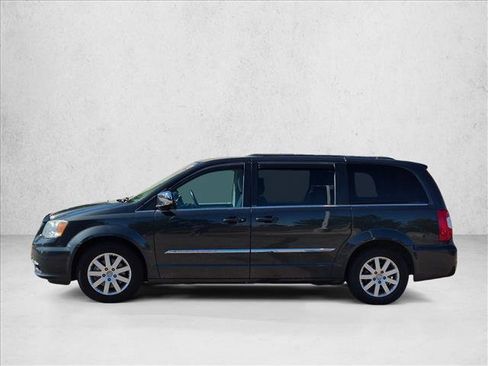 Used 2012 Chrysler Town & Country Touring-L w/ Entertainment Group #2 FWD image 9