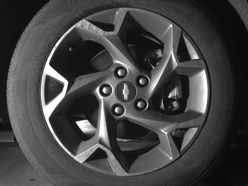 Used 2025 Chevrolet Trax LT image 12