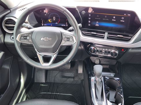 Used 2025 Chevrolet Trax ACTIV w/ Sunroof Package FWD image 10