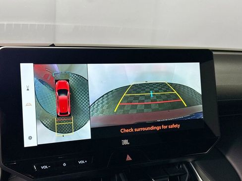 Used 2024 Toyota Venza Limited image 16