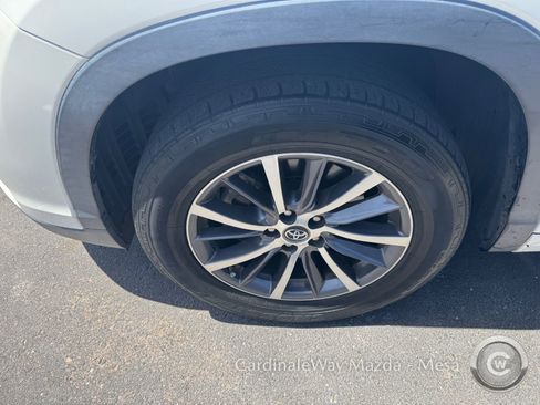 Used 2017 Toyota Highlander XLE FWD image 8