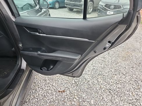 Used 2018 Toyota Camry SE image 24