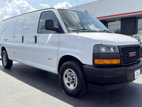 Used 2018 GMC Savana 2500 Extended RWD image 3