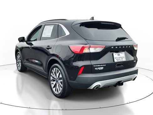 Used 2020 Ford Escape Titanium image 3