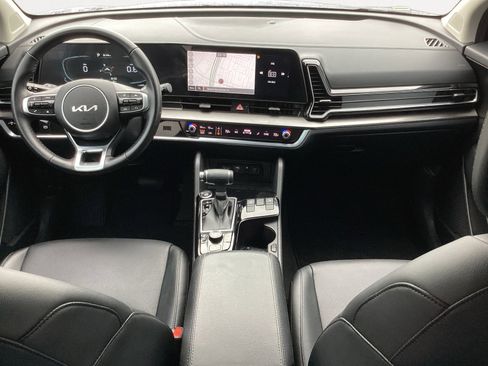 Used 2025 Kia Sportage EX image 3