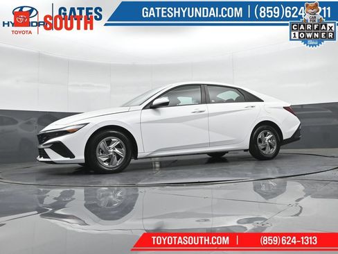 Used 2025 Hyundai Elantra SE FWD image 40