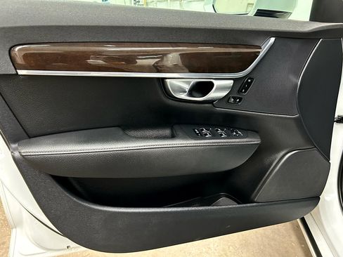 Used 2018 Volvo S90 T5 Momentum w/ Convenience Package image 17