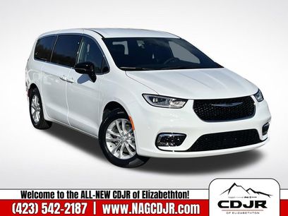 New 2026 Chrysler Pacifica Select