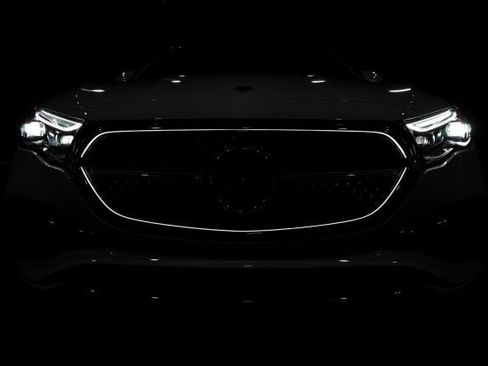 Used 2025 Mercedes-Benz E 350 4MATIC Sedan image 8