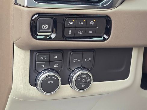 New 2026 GMC Yukon Denali w/ Sun & Power Step Package image 10