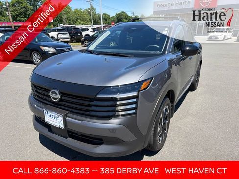 Used 2026 Nissan Kicks SV w/ SV Premium Package AWD/4WD image 2