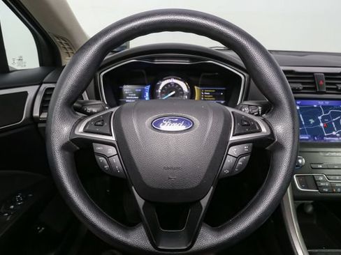 Used 2019 Ford Fusion SE FWD image 27