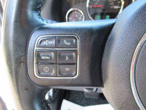 Used 2017 Jeep Wrangler Unlimited Sahara w/ Connectivity Group AWD/4WD image 23