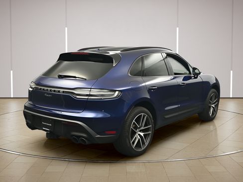 Certified 2025 Porsche Macan AWD/4WD image 26