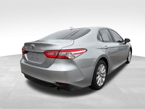 Used 2019 Toyota Camry LE FWD image 5