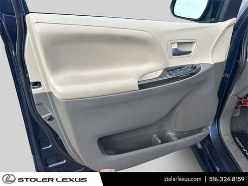 Used 2020 Toyota Sienna XLE image 12