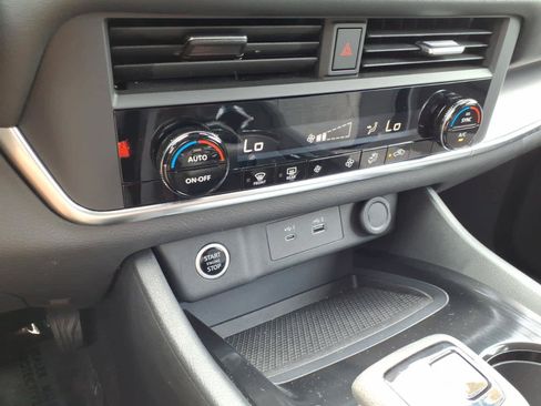 Used 2023 Nissan Rogue SV AWD/4WD image 20
