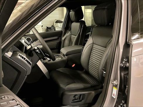 New 2026 Land Rover Discovery Limited Edition image 8