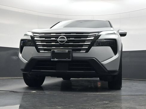 Used 2025 Nissan Rogue SV AWD/4WD image 32