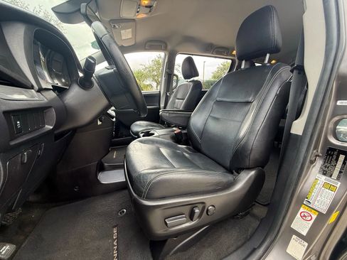 Used 2019 Toyota Sienna SE image 8