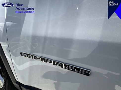 Used 2022 Jeep Compass Latitude FWD image 11