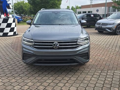 Used 2022 Volkswagen Tiguan SE FWD image 2