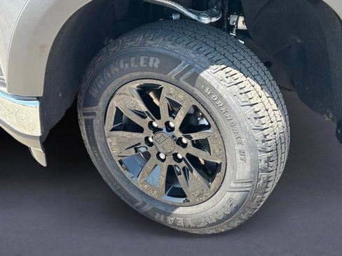 Used 2022 Chevrolet Silverado 1500 LT RWD image 9