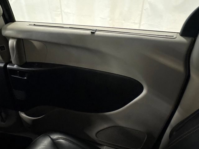 Used 2020 Chrysler Pacifica Touring-L FWD image 37