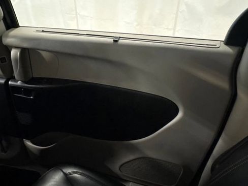 Used 2020 Chrysler Pacifica Touring-L FWD image 37
