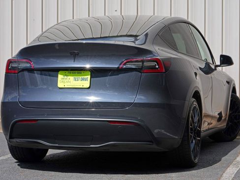 Used 2022 Tesla Model Y Long Range AWD/4WD image 4