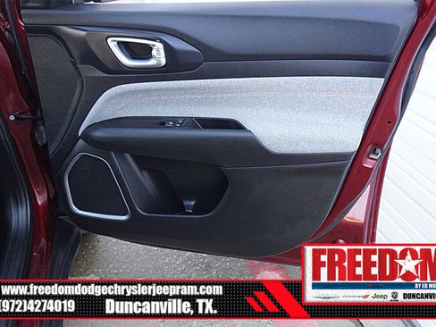 Used 2022 Jeep Compass Sport AWD/4WD image 41