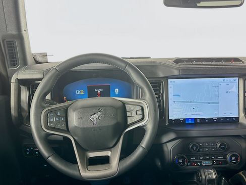 Used 2025 Ford Bronco Badlands image 18