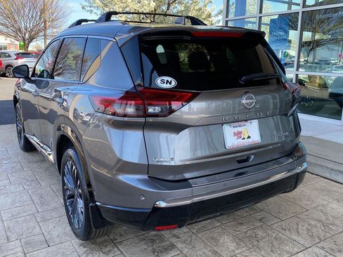 Used 2025 Nissan Rogue Platinum w/ Platinum Premium Package image 5