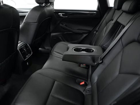 Certified 2026 Porsche Macan AWD/4WD image 34