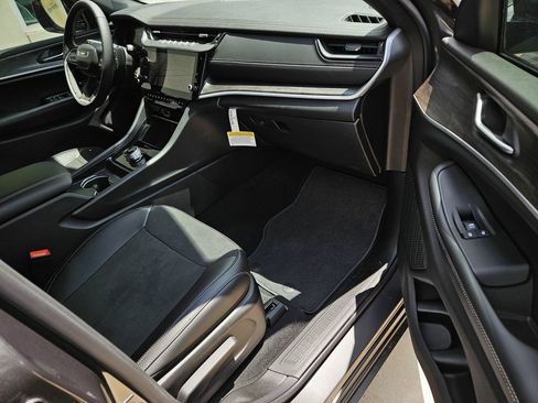 New 2026 Jeep Grand Cherokee Altitude RWD image 7