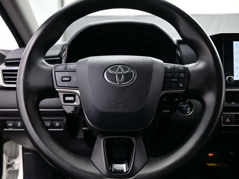 Used 2025 Toyota Camry SE image 21