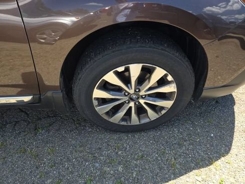 Used 2019 Subaru Outback 2.5i Touring AWD/4WD image 3