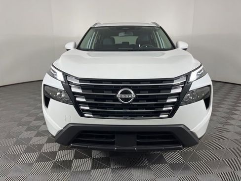 Used 2025 Nissan Rogue SV w/ SV Premium Package FWD image 5