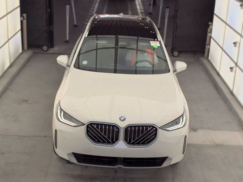 Used 2025 BMW X3 xDrive30i AWD/4WD image 2