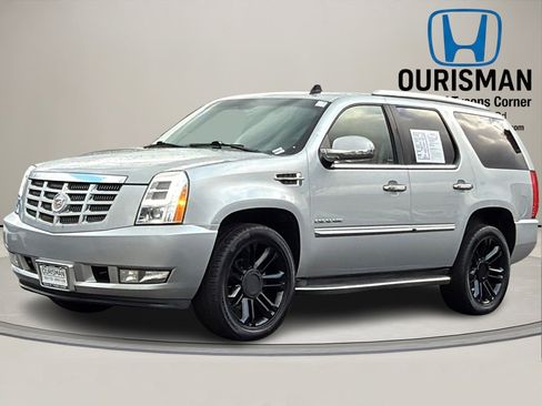 Used 2013 Cadillac Escalade Luxury image 2