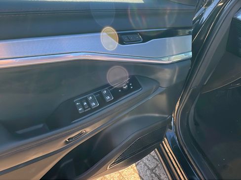 Used 2024 Jeep Wagoneer Launch Edition image 15