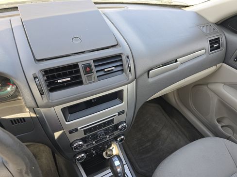 Used 2010 Ford Fusion SE image 22