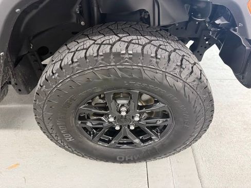 Used 2023 Jeep Gladiator Sport image 4