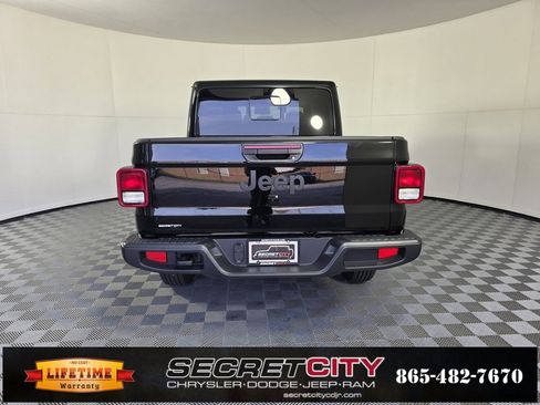 New 2025 Jeep Gladiator Sport image 6