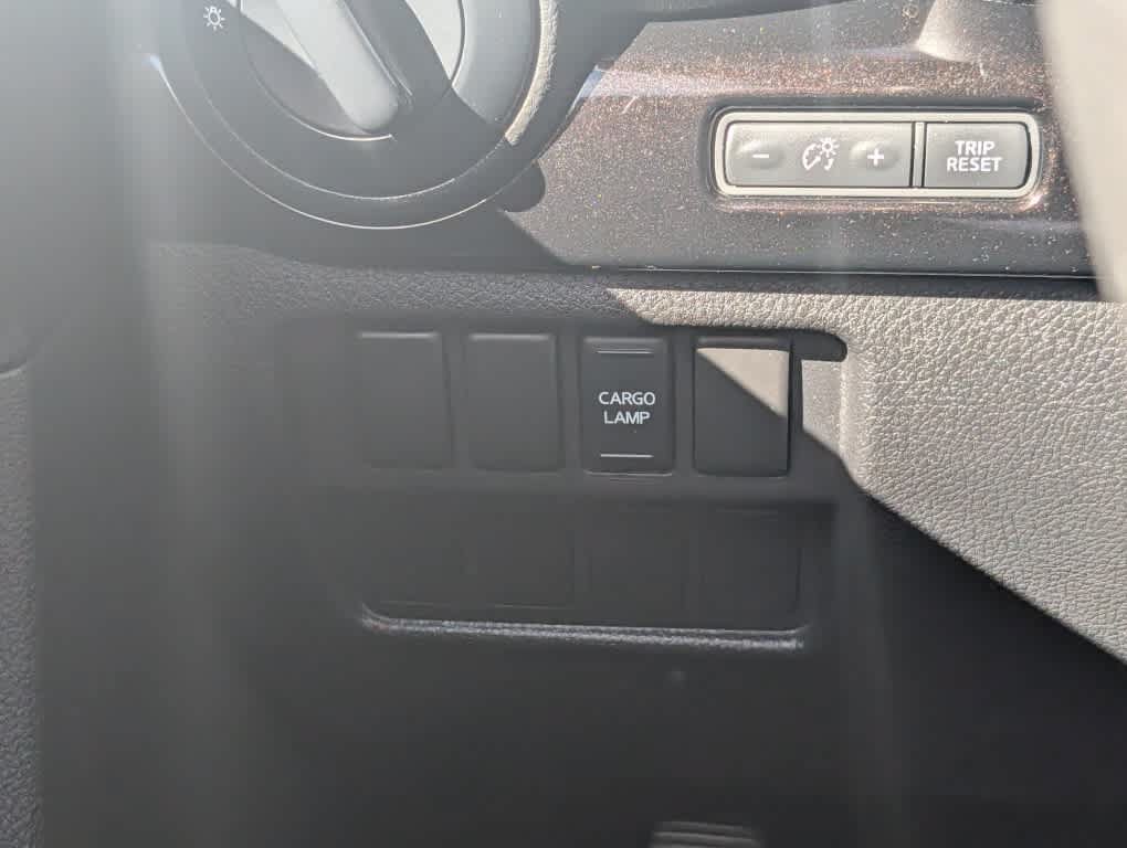 Used 2017 Nissan Titan SV AWD/4WD image 23