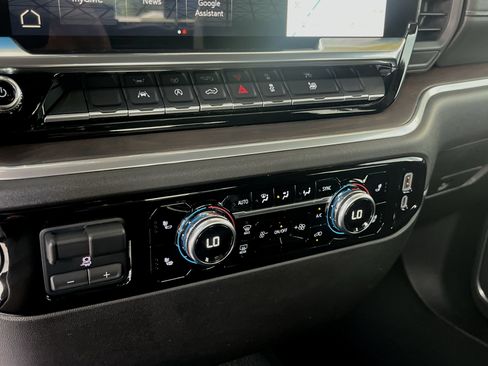 Used 2025 GMC Sierra 1500 SLT AWD/4WD image 14