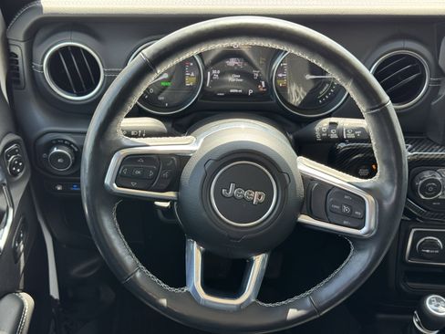 Used 2023 Jeep Wrangler Unlimited Sahara w/ Cold Weather Group AWD/4WD image 15
