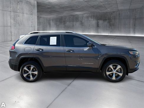 Used 2019 Jeep Cherokee Limited w/ Luxury Group image 8
