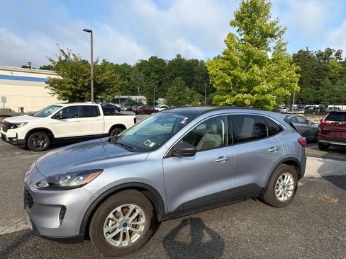 Used 2022 Ford Escape SE w/ Cold Weather Package AWD/4WD image 2